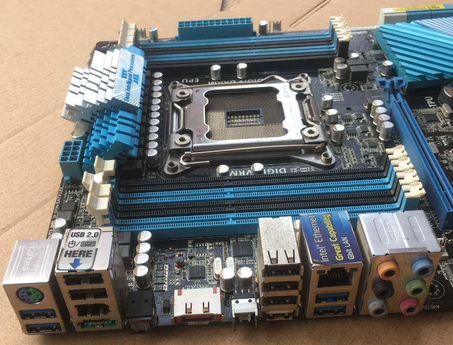 正品asus/华硕 p9x79主板  2011针 支持4通道 支持e5-2680-v2