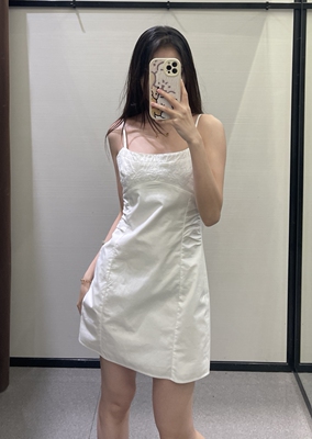 一字领刺绣修身短款吊带连衣裙