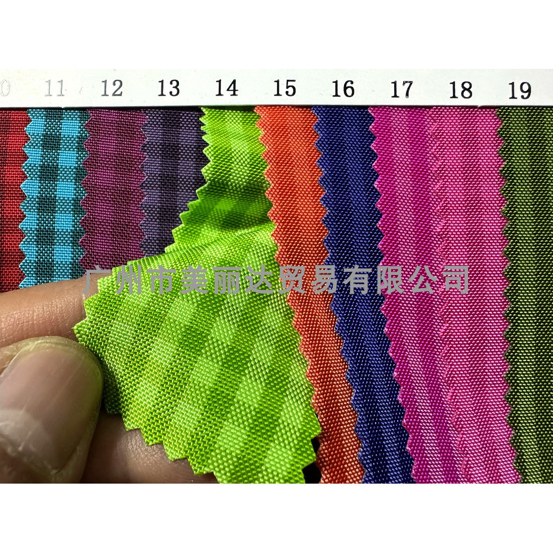 用于手袋等双色格子纹防水环保可再生可回收RPET塑料瓶料牛津布料