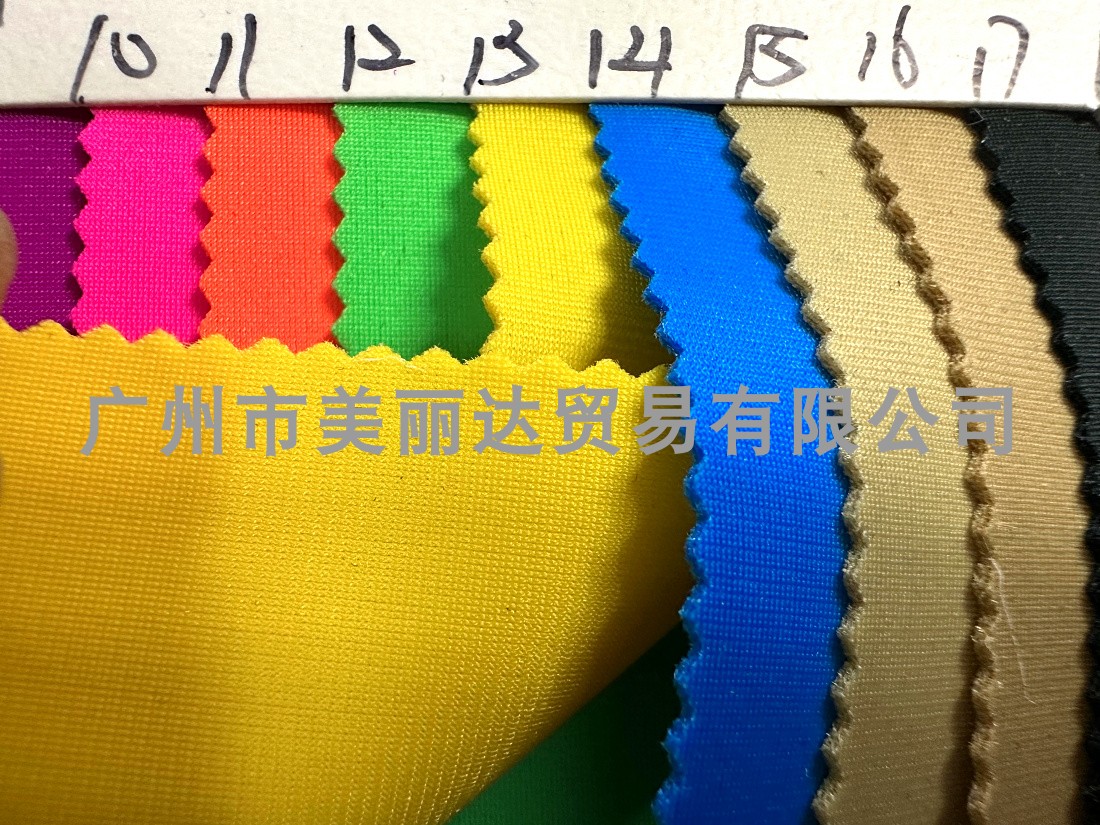 弹力莱卡中间贴合防水膜布料