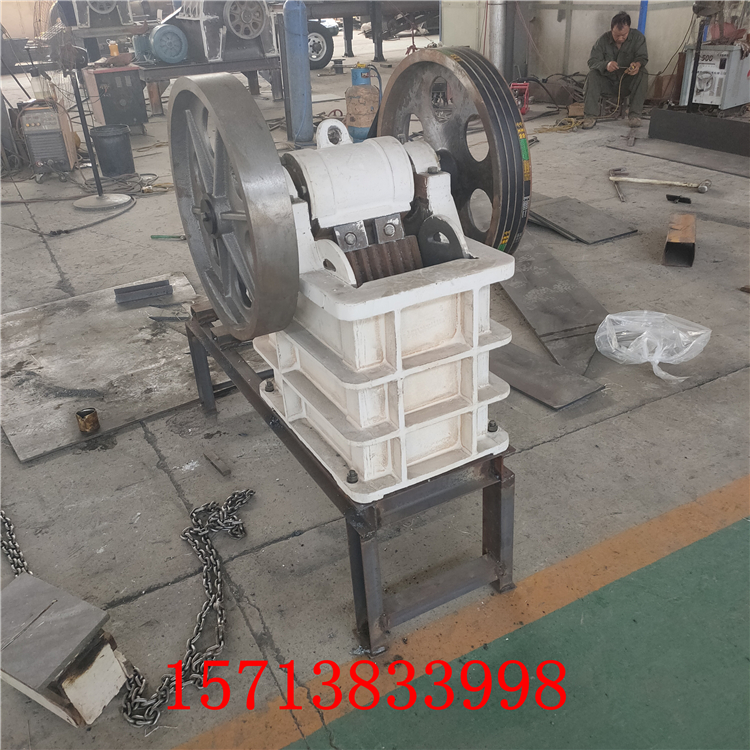 小型移动锤式制砂机鄂式建筑垃圾粉碎机破碎机大型鹅卵石碎石机