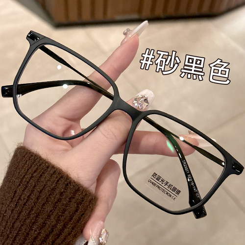 黑框眼镜男可配近视度数