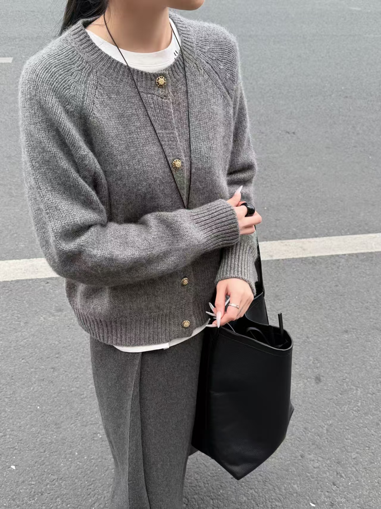 秋冬纯色圆领小金扣针织开衫毛衣