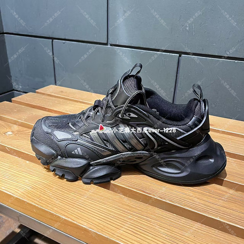 adidas阿迪达斯跑步鞋轻机甲鞋