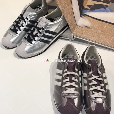 adidas三叶草亮泽金属感运动鞋