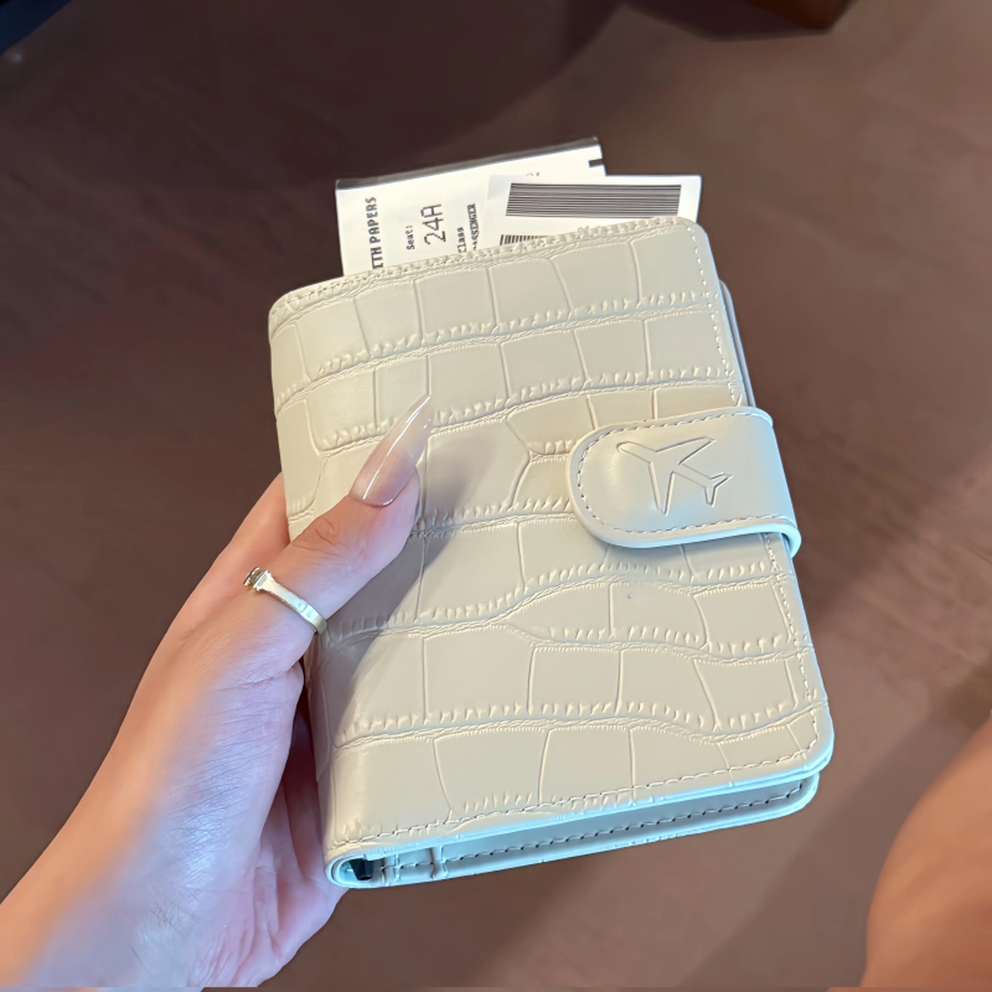 护照登机牌收纳包简约小众波多尔红皮质出国旅行护照银行卡收纳包