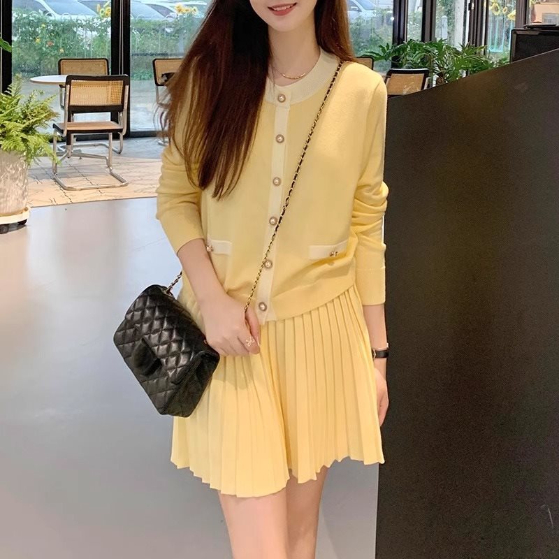 高级感减龄收腰小个子针织衫小香风时尚套装女早秋百褶短裙两件套