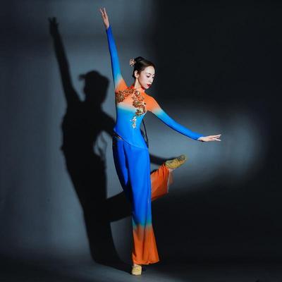 胶州秧歌服演出服女2025新款中老年广场舞扇子伞舞蹈服装成人套装