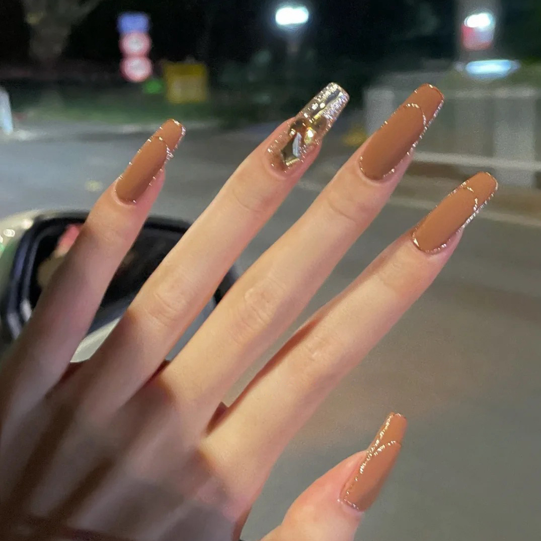 咖啡棕法式爆闪穿戴甲鹿舞纯手工