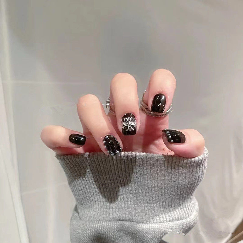 暗黑简约风美甲辣妹黑色克罗心手工穿戴甲片成品防水显白手指贴女