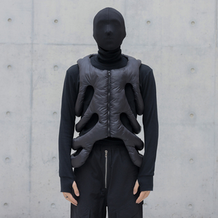 CHRYSOMALLON 立体镂空外星人小众设计外骨骼造型棉马甲背心 新款