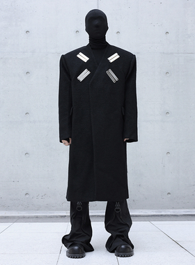 CHRYSOMALLON宽松宽肩垫肩中长廓形羊毛呢子大衣小众金属甲片装饰