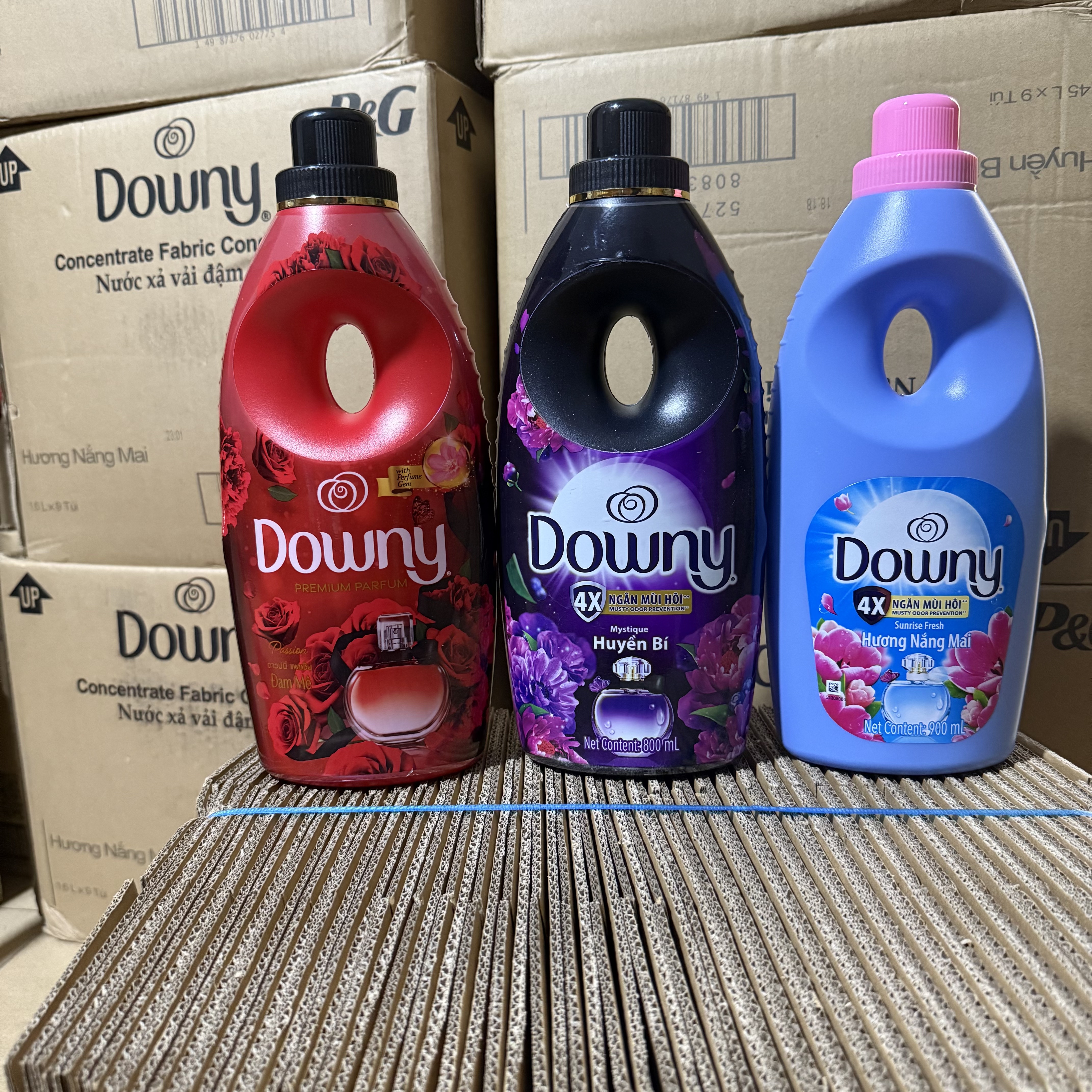 越南进口Downy 当妮衣物柔顺剂多丽衣服护理剂护理液800ml瓶包邮