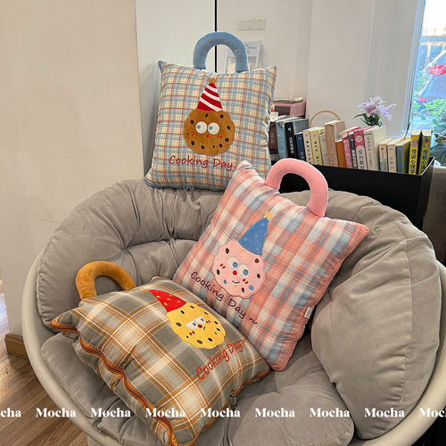 可爱卡通印花格纹抱枕被