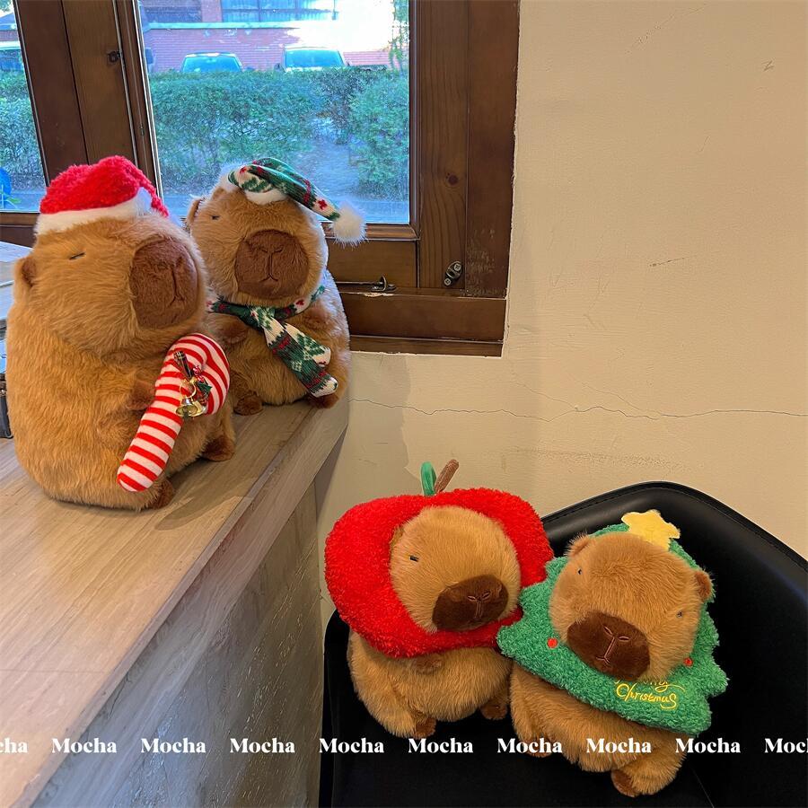 可爱卡皮巴拉变身圣诞水豚