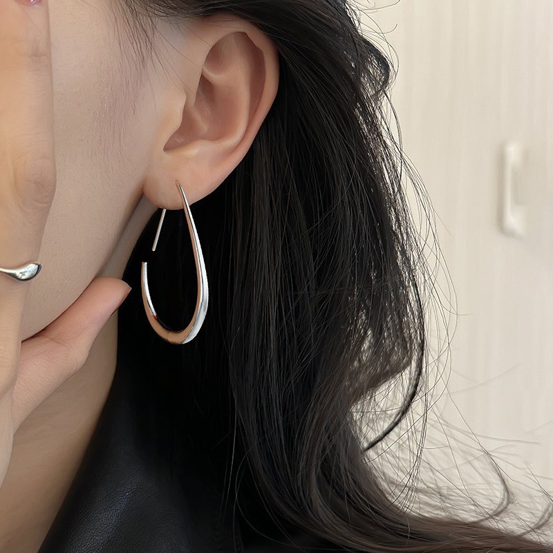 初影「北极之恋」金属感椭圆形耳环女小众2023新款夸张高级感耳饰