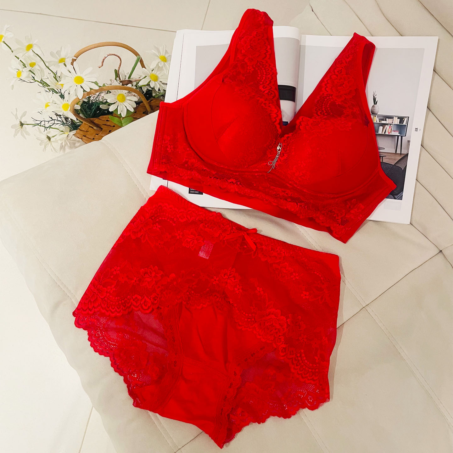 大码舒适款背心式样蕾丝文胸光滑无痕女士内衣无钢圈V领蓝色套装