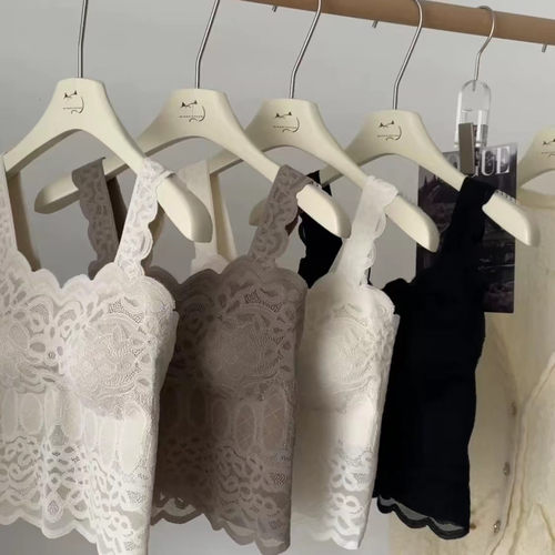 W661柔软细腻聚拢无痕性感小背心