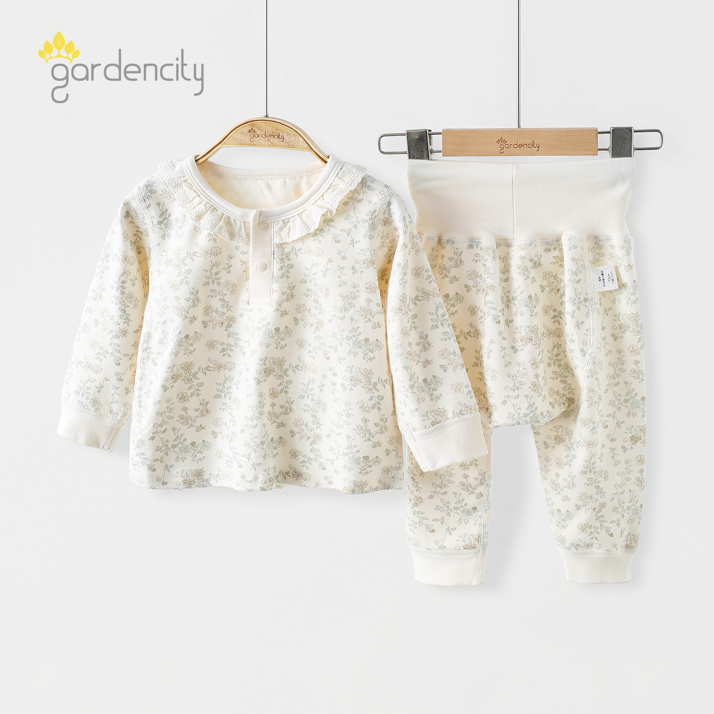 婴儿家居服套装秋冬季舒绒棉女宝宝甜美花边前开扣上衣高腰大PP裤