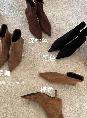 香港2025年新款覆古洋派美拉德细中跟弹力瘦瘦绒面骑士尖头短靴女