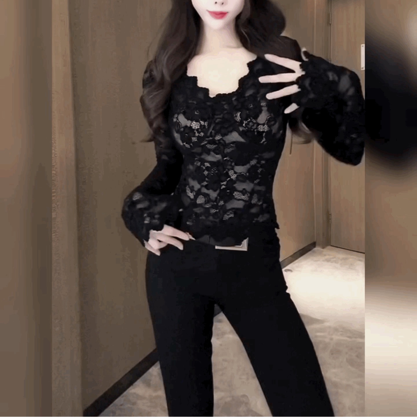 蕾丝气质上衣花边V领长袖性感T恤