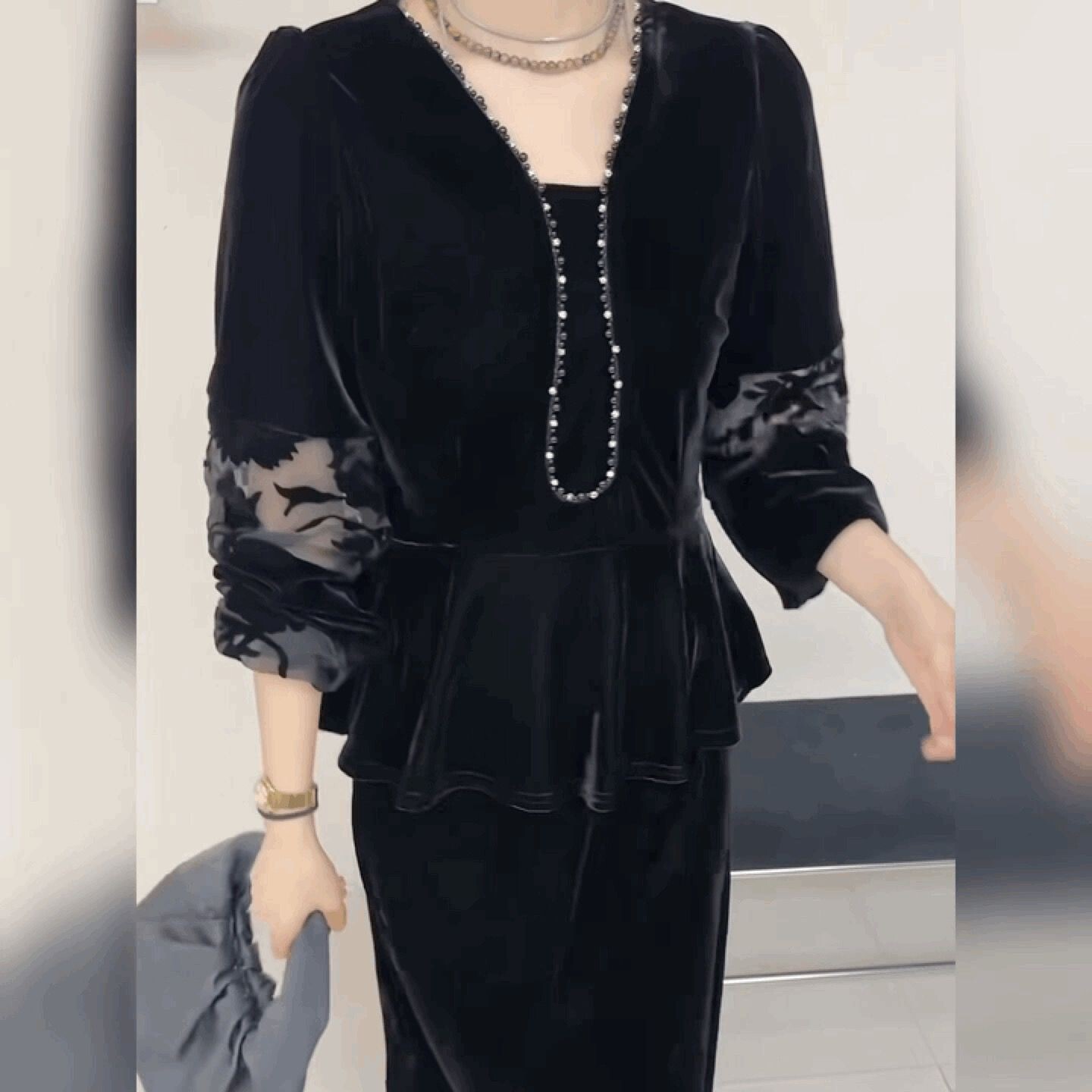 V领蕾丝植绒拼接丝绒T恤灯笼袖衬衫女法式黑色上衣轻奢修身打底衫