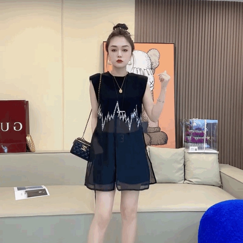 法式设计感开叉黑色圆领上衣