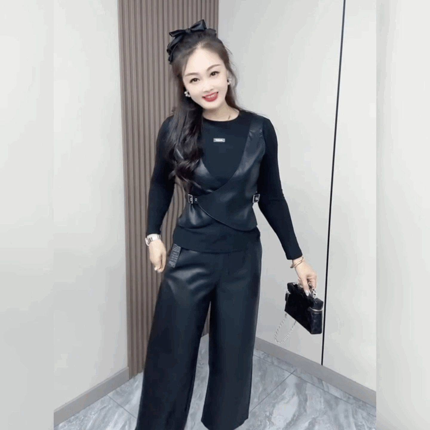 pu皮拼接背心假两件长袖T恤女修身显瘦设计感打底衫黑色圆领上衣