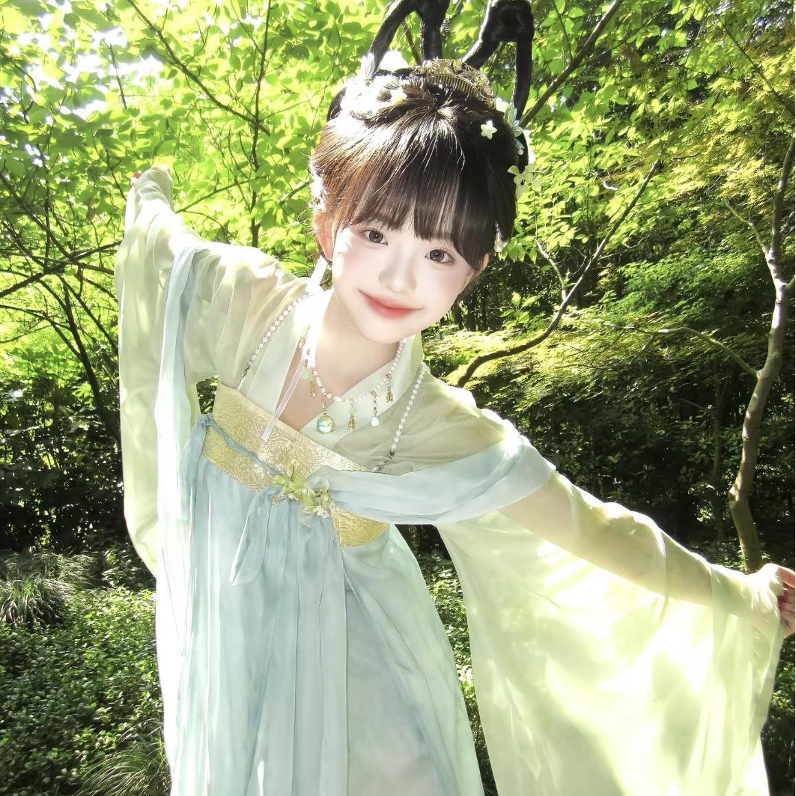 一袭汉服惊艳时光古韵自来
