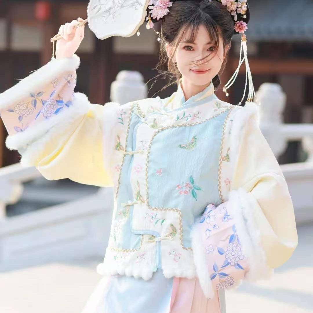 女漫蓝重工刺绣加绒马甲汉服套装冬款加绒格格服清代宫廷风格格服