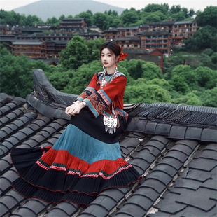 凉山民族服装少数民族旅拍套装传统民族风写真摄影服装彝族服饰