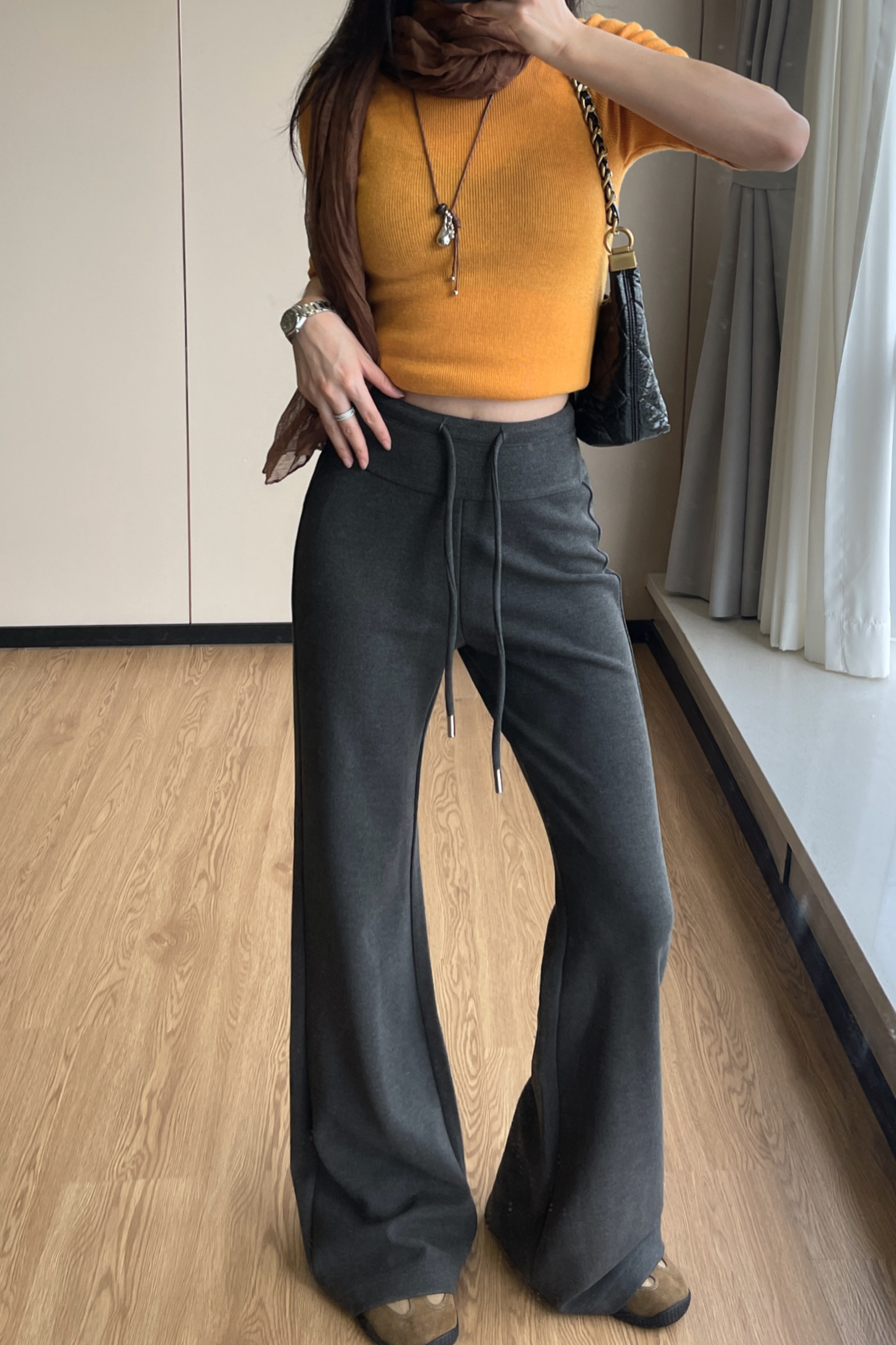 莫代尔软糯烫钻提臀喇叭裤女