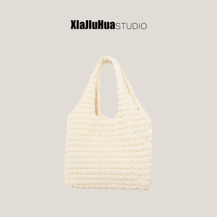 下酒话DrinKing泡芙云朵包包女2025新款简约百搭大容量通勤托特包