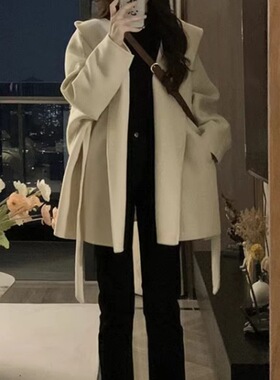 白色连帽斗篷呢子大衣女秋冬季中长款小个子高级感超好看毛呢外套