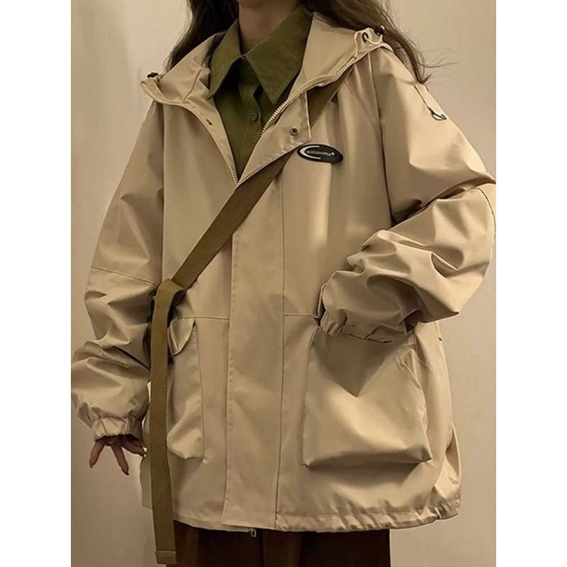 大码连帽冲锋衣女秋冬胖mm2-300斤美式复古宽松运动上衣潮