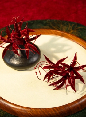 水舞B2979 新娘酒红色曼珠沙华花朵边夹新中式氛围感小众晨袍发饰