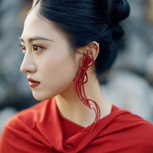 水舞 H2226 新款红色皮绒绳手工串珠时尚复古小众耳钉耳饰