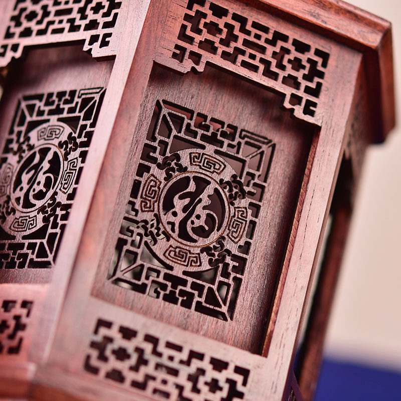 ZHENYAN 자단 펜 홀더 복고풍 마호가니 브러시 홀더 FU라는 단어가 있는 중공 조각 학습실 장식품 문구류 골동품 중국 스타일 사무용품 교사를 위한 맞춤 학생 선물