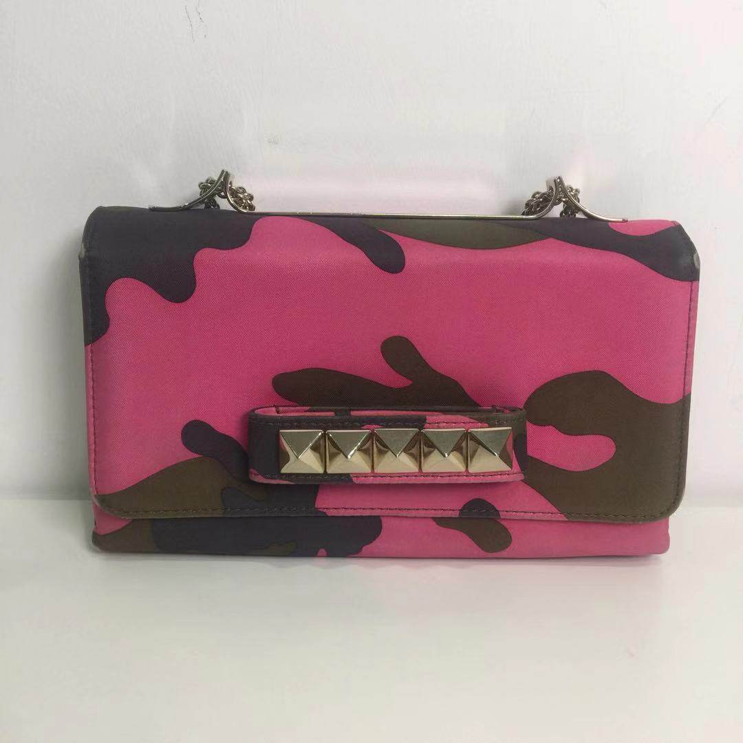 85新 华伦天奴迷彩帆布女士链条斜挎包   8.9在类目 闲鱼优品, 箱包皮具/热销女包/男包, 女士包袋中 - 来自Buy2taobao.com提供专业的淘宝代购服务