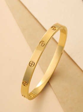 新款十字印花金属风手镯女欧美时尚轻奢气质感手饰手环