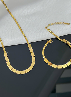 金色字母小方块钛钢Love手链小众设计高级感个性冷淡风2023新款酷