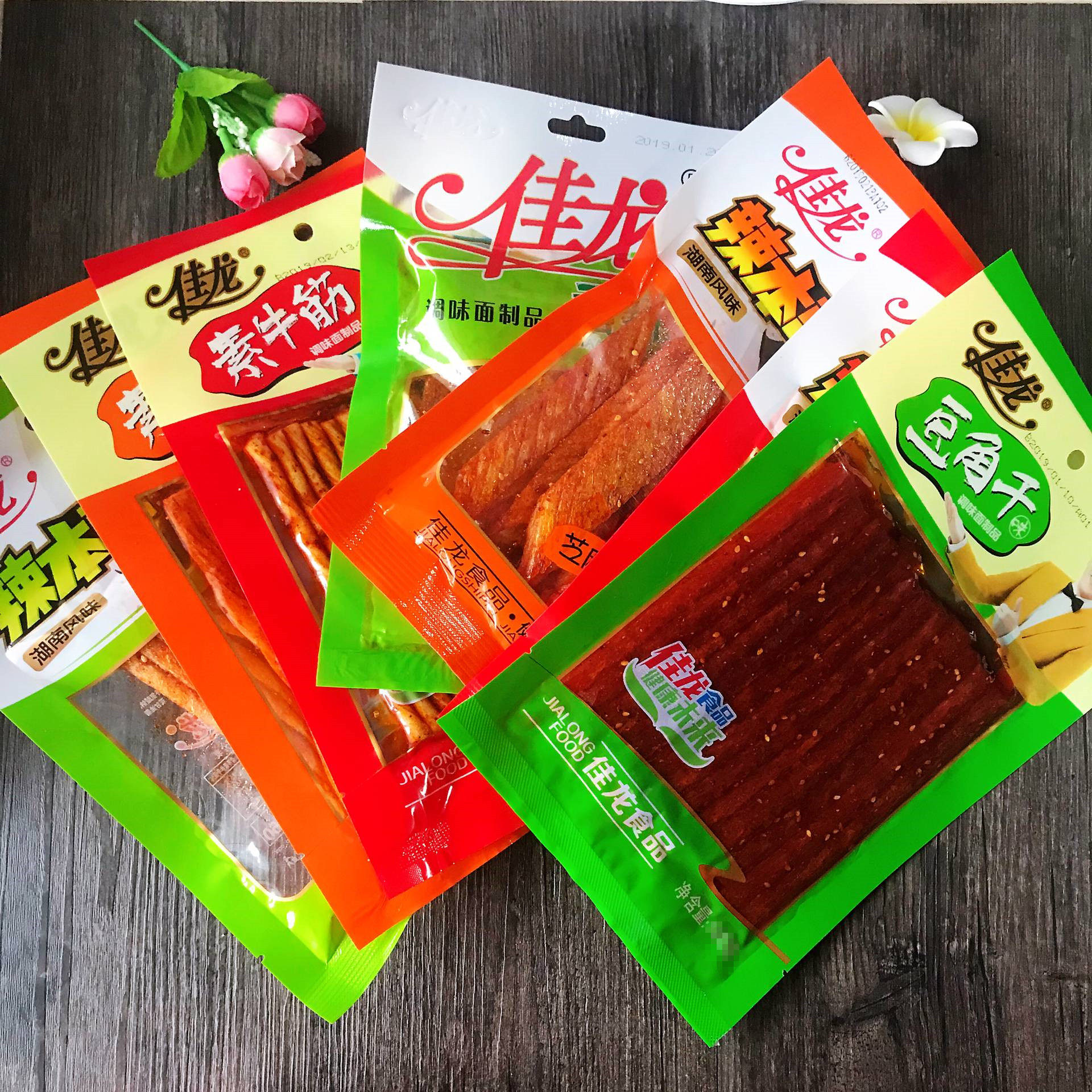 佳龙辣片多口味混搭辣条组合大礼包混合装儿时80后麻辣休闲零食