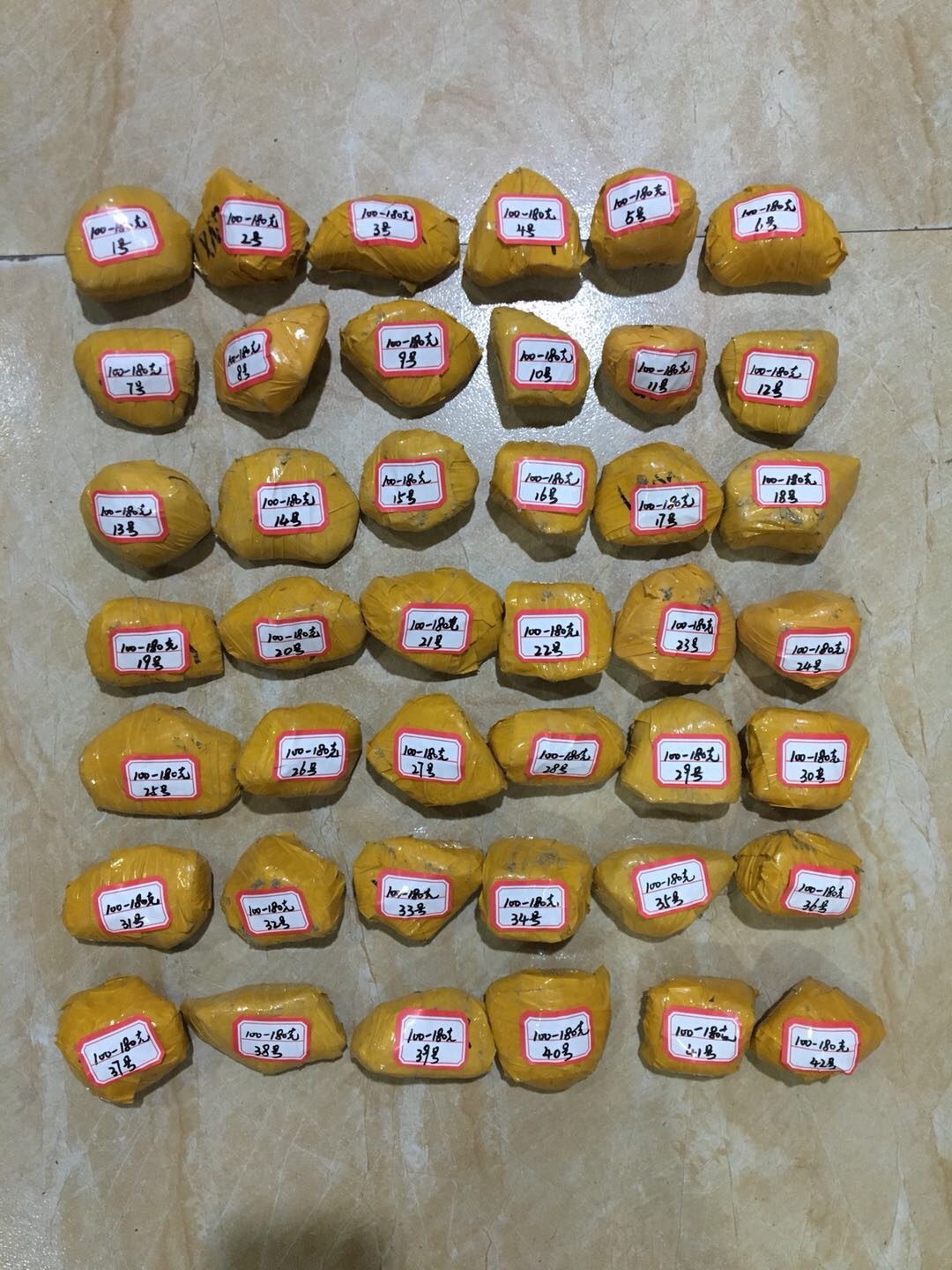 缅甸天然翡翠原石 玉石毛料 后江练手小料 蒙包料 公斤料