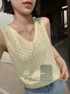 欧洲站3月19日实体店㊣2026春重工烫钻V领细羊毛镂空针织背心内搭