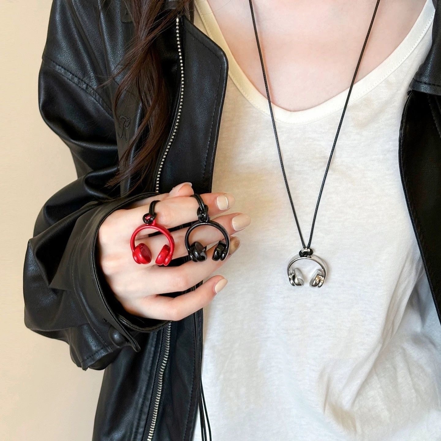 时髦百搭迷你耳机吊坠项链女新款