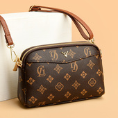 潮牌韩版 手拿斜挎包单肩信封小包百搭包女包新款 中年妈妈软皮