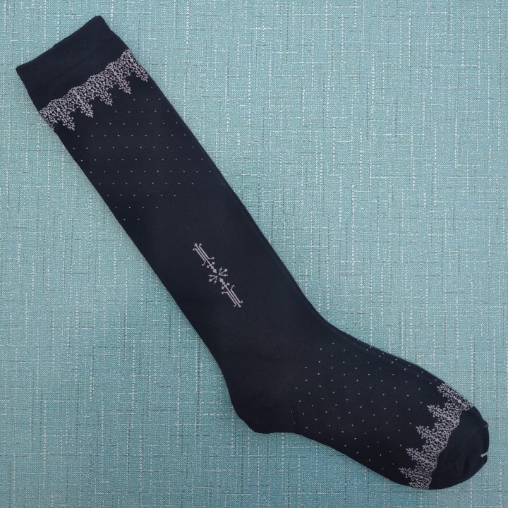 销售女35-38码棉质黑色白图案中筒袜子