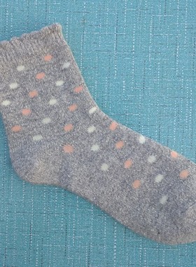 销售男女35-38码浅灰色棉质点点图案保暖中筒袜子