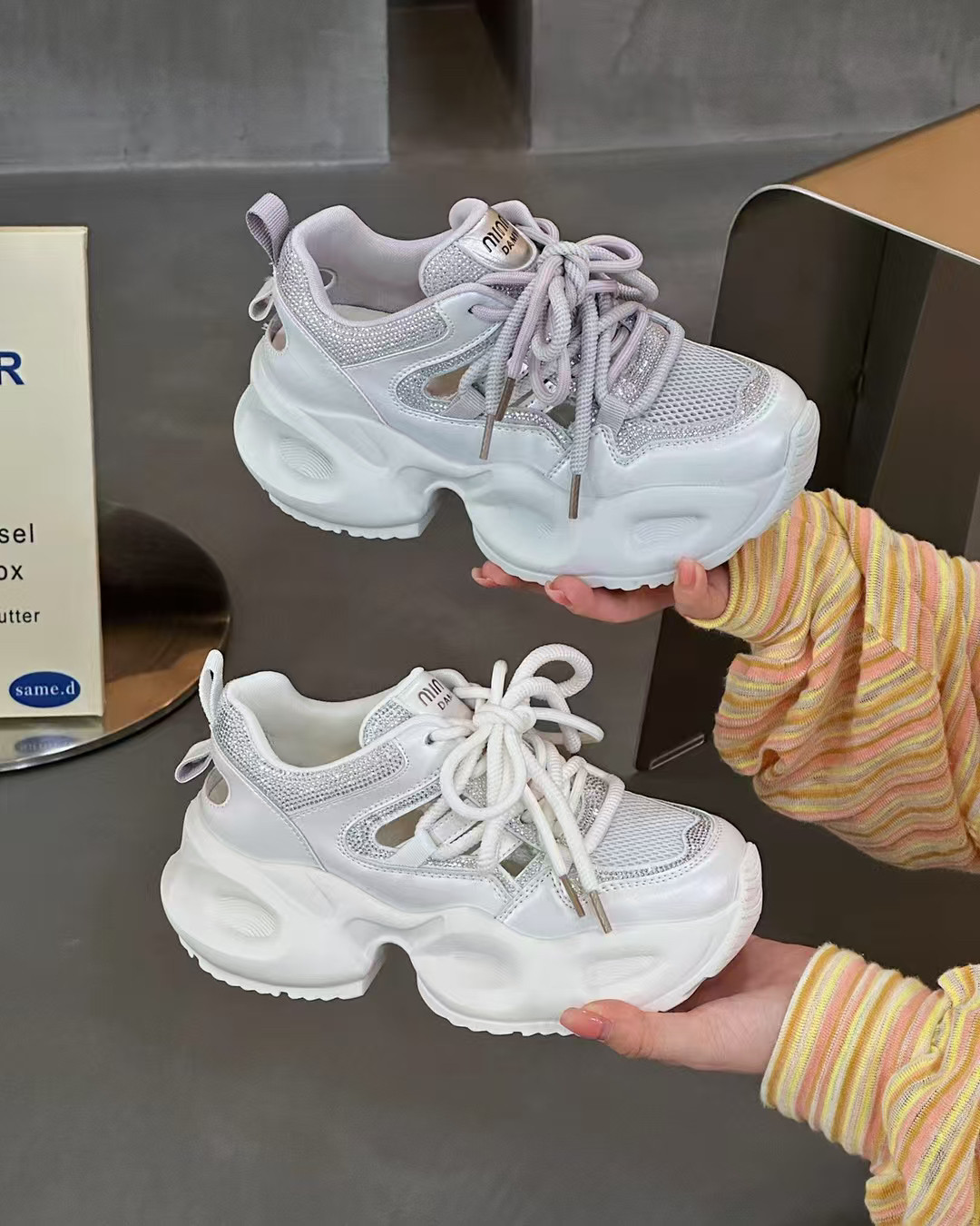 足够爱2025夏欧货皮水钻老爹鞋镂空厚底百搭显瘦轻便休闲鞋13387