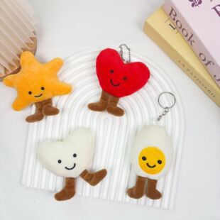 可爱卡通毛绒胸针爱心鸡蛋海星小人胸针学生书包挂件装饰辅料配件